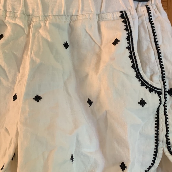 Madewell embroidered pull on shorts 100% linen - Picture 2 of 3